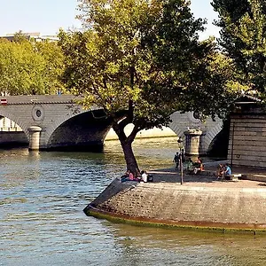 Notre Dame , Paris France